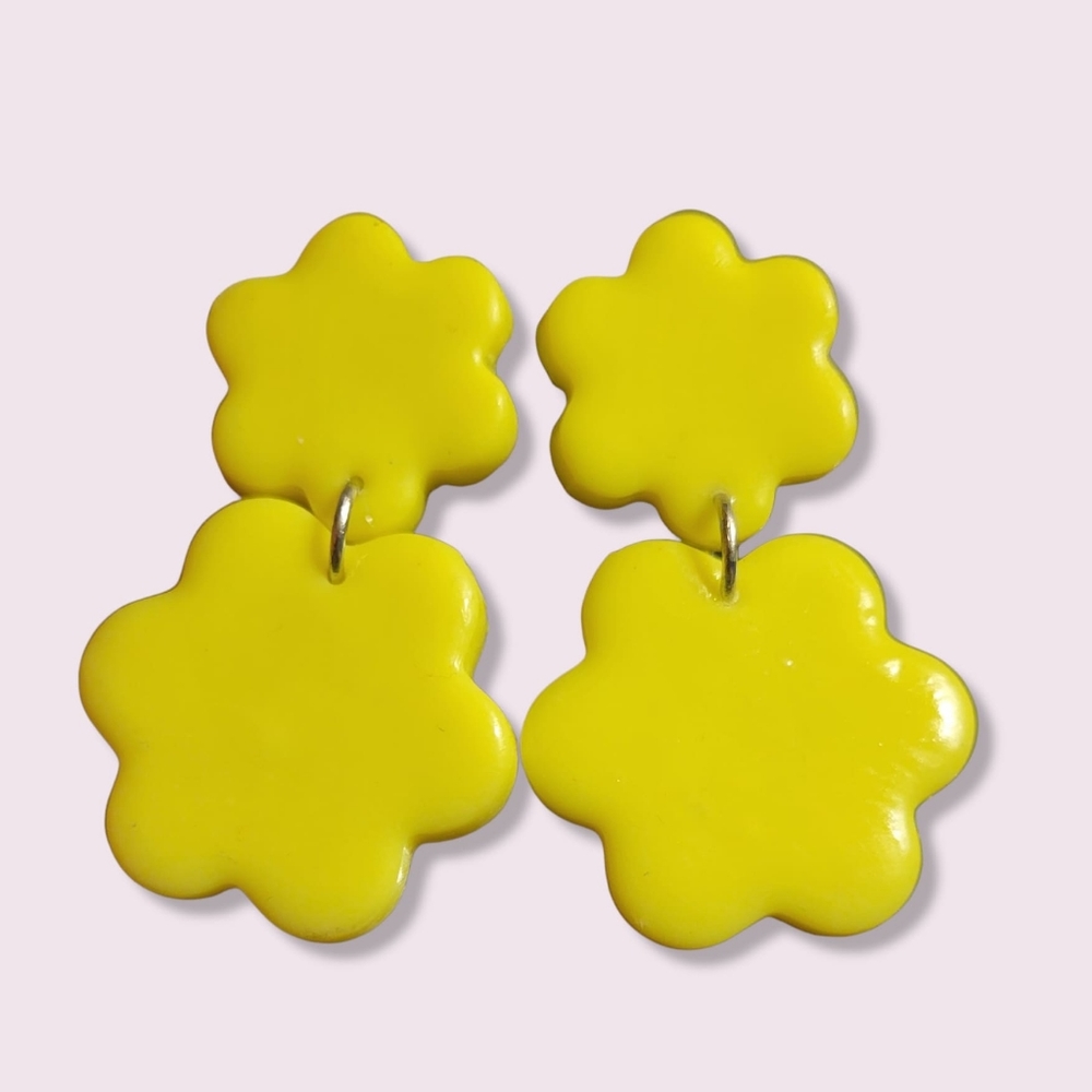 Neon
polymer clay earring 
With real silver attachments 
Handle with care